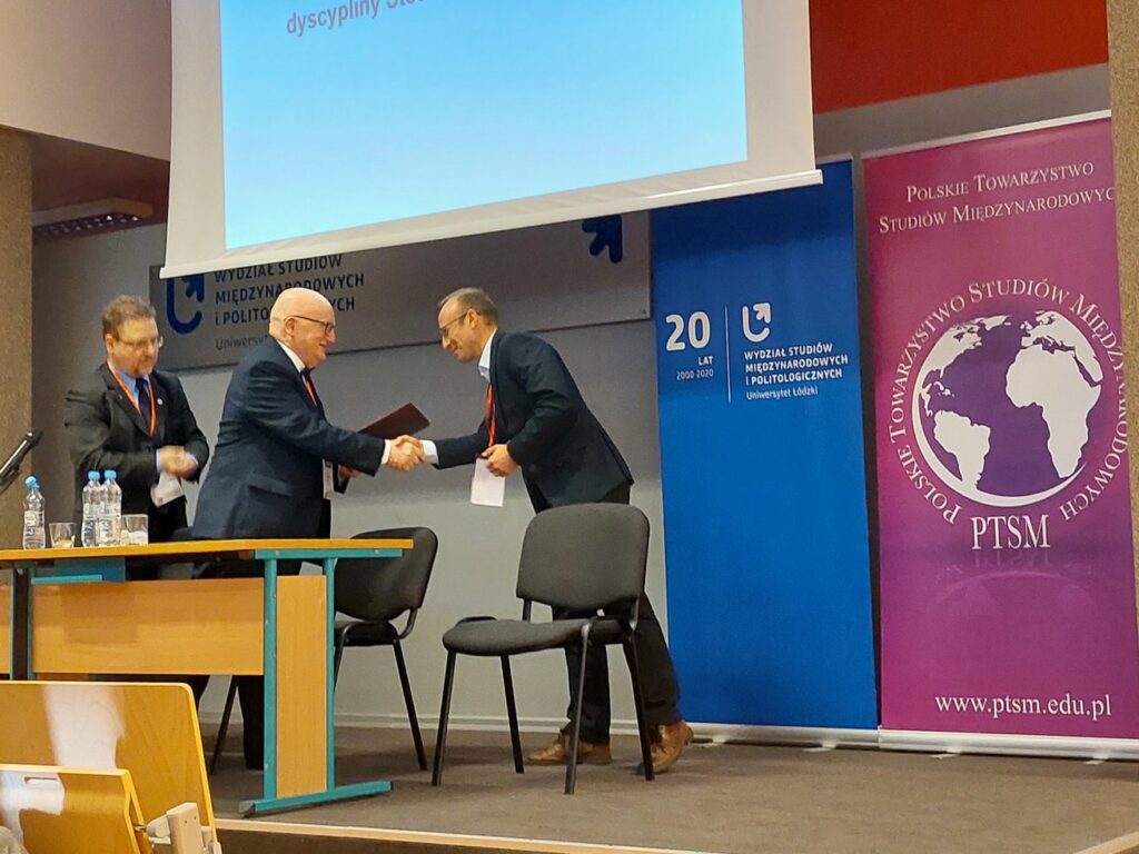 Dr Damian Strycharz laureatem Nagrody Naukowej Polskiego Towarzystwa Stosunków Międzynarodowych