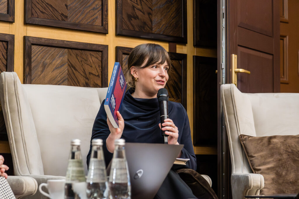 Wykład Rosie Collington pt. „Wielka ściema. Jak firmy konsultingowe odbierają sprawczość rządom”